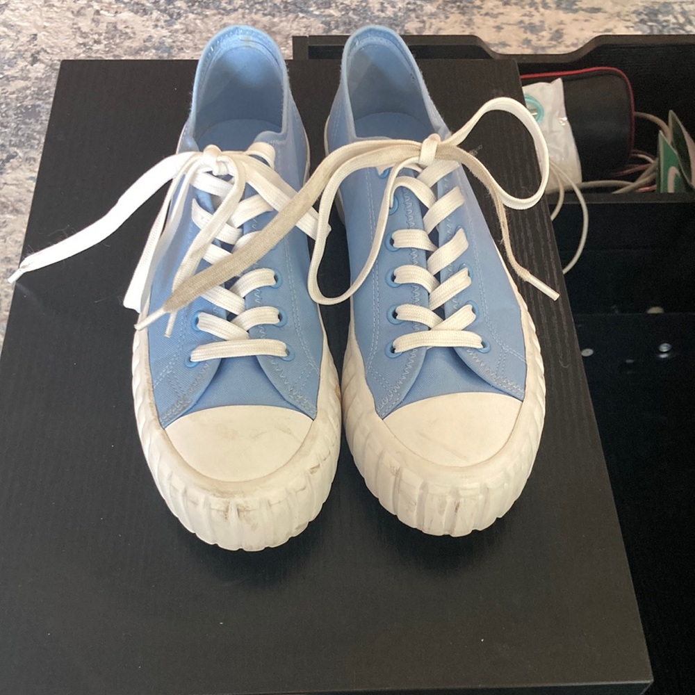 Light blue platform canvas sneakers